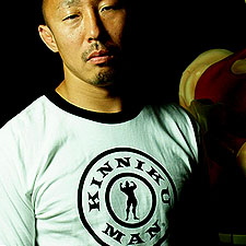 2010 MONSTER/CCP MUSCULAR-T SUMMER COLLECTION. キン肉マン サークルT ホワイト (フロントプリント)